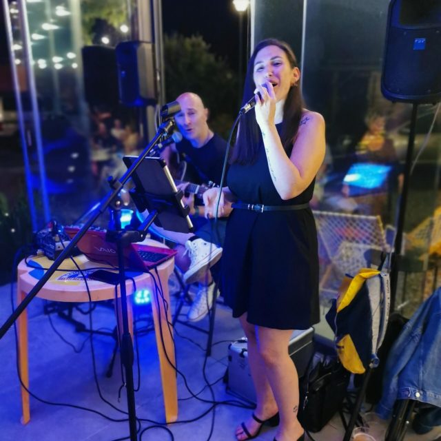 Acoustic live music with Gianca and Martina